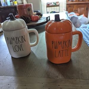 Rae Dunn pumpkin mugs with lids